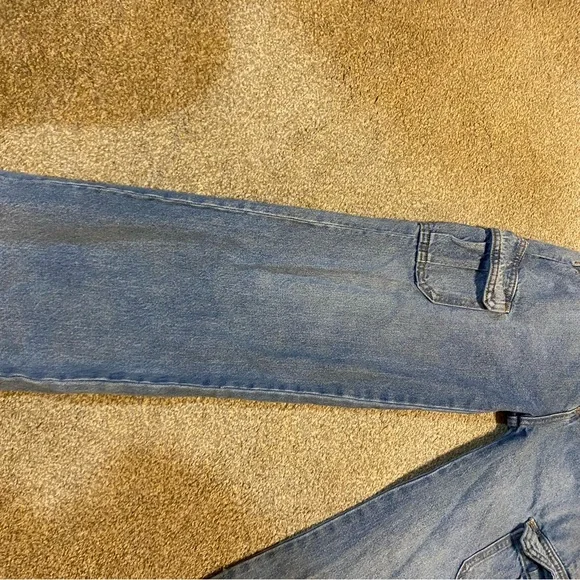 Old Navy High-Rise Baggy Wide-Leg Jeans - Picture 2 of 6